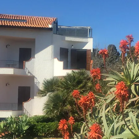 Giardino Sul Mare * Джардини-Наксос