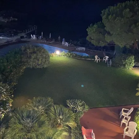 Giardino Sul Mare * Джардини-Наксос
