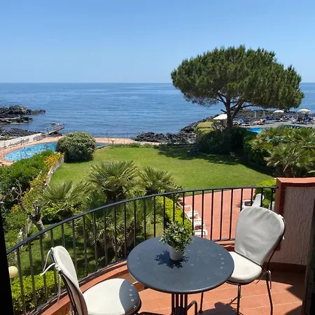 Giardino Sul Mare Джардини-Наксос